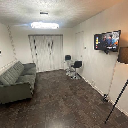 New! 4 Bedroom London House With Garden And Lawn Екстер'єр фото