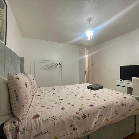 New! 4 Bedroom London House With Garden And Lawn Екстер'єр фото