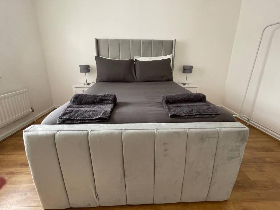 New! 4 Bedroom London House With Garden And Lawn Екстер'єр фото