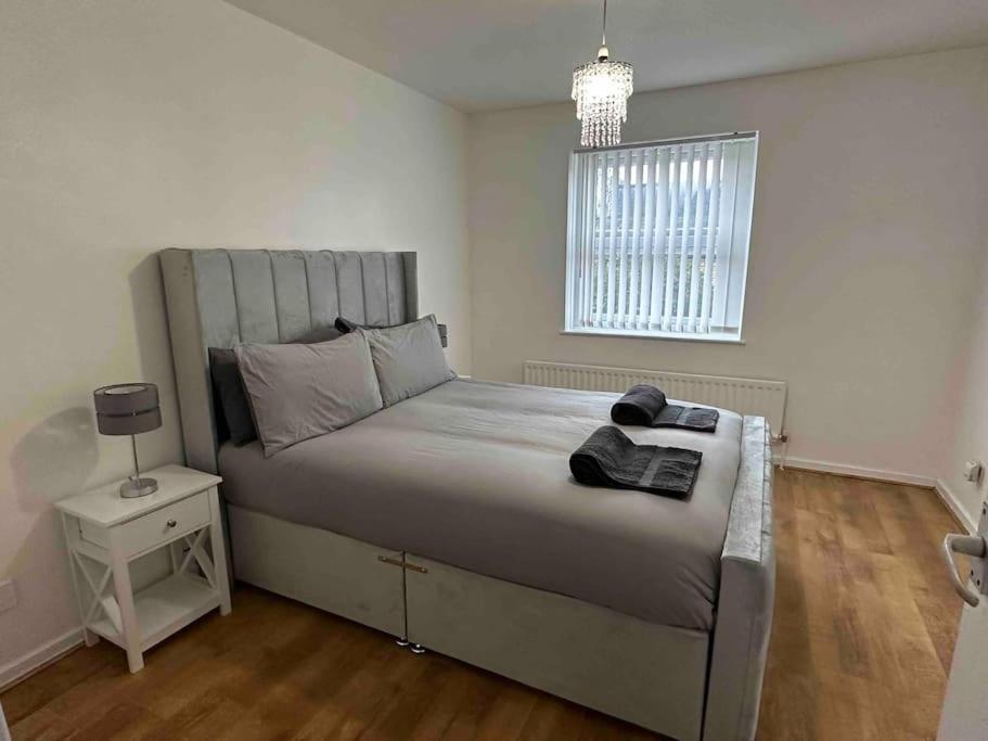 New! 4 Bedroom London House With Garden And Lawn Екстер'єр фото