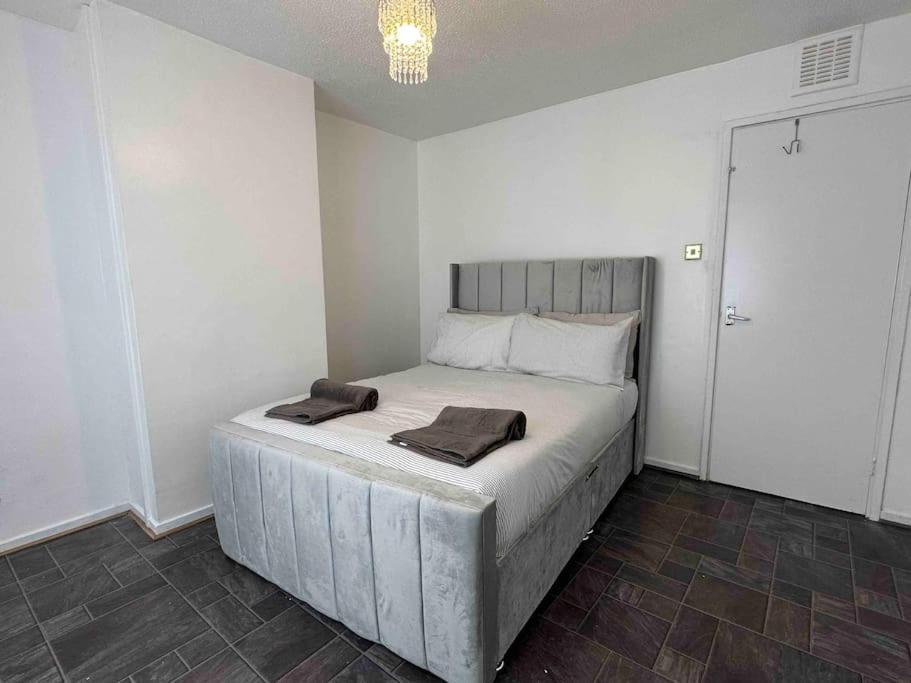 New! 4 Bedroom London House With Garden And Lawn Екстер'єр фото