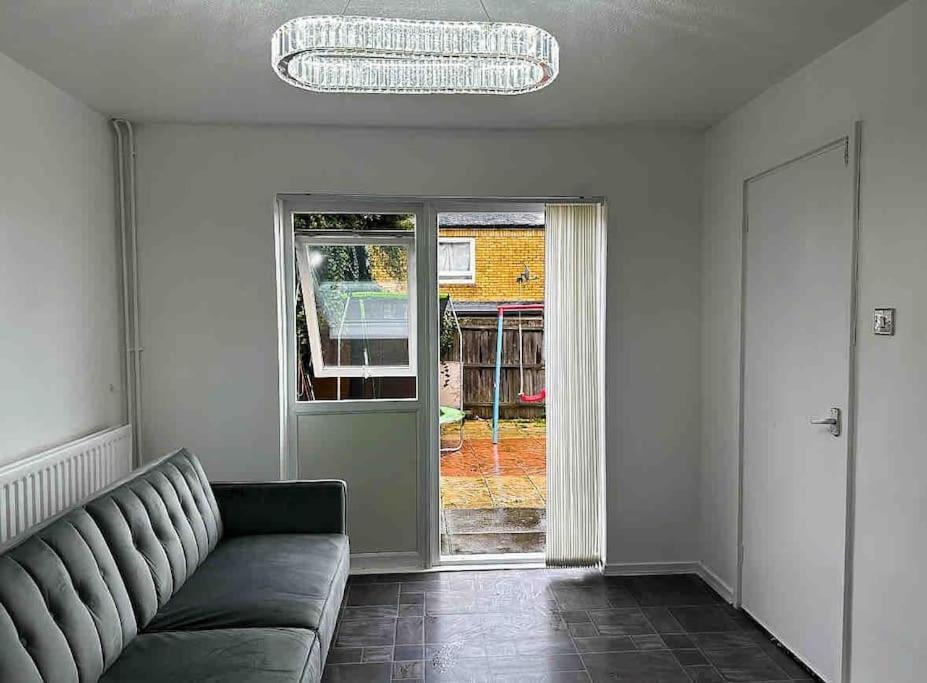New! 4 Bedroom London House With Garden And Lawn Екстер'єр фото