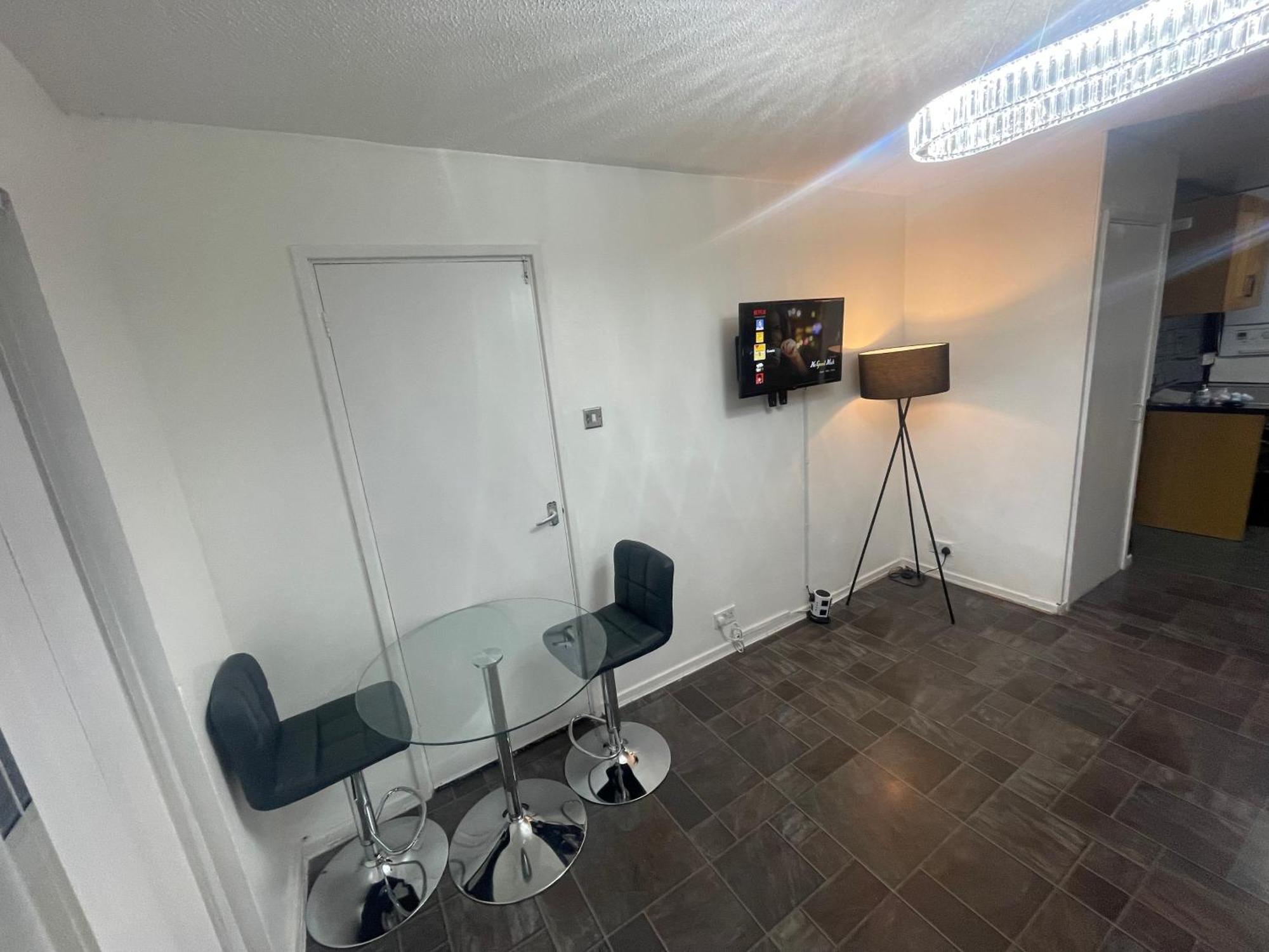 New! 4 Bedroom London House With Garden And Lawn Екстер'єр фото