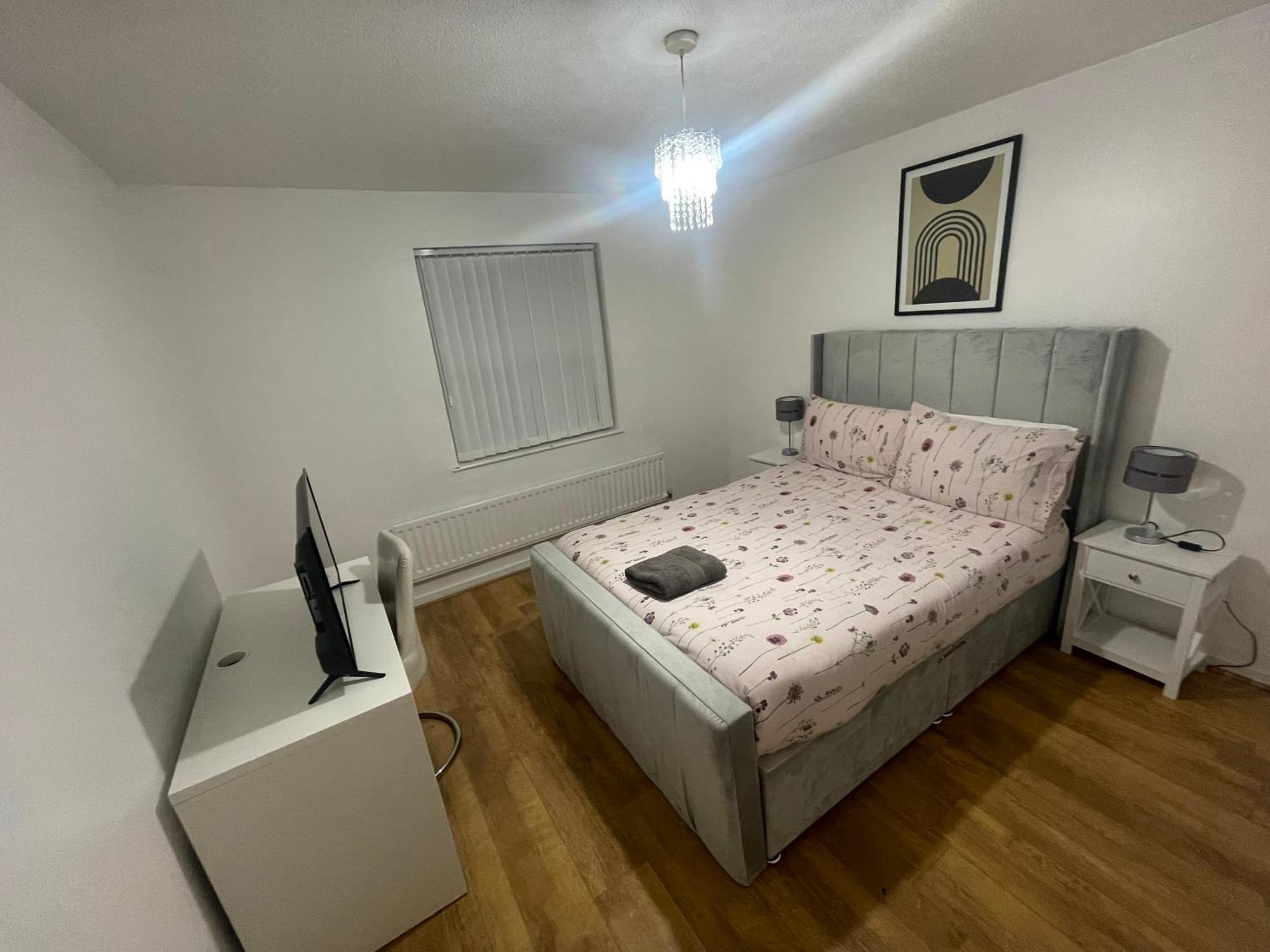 New! 4 Bedroom London House With Garden And Lawn Екстер'єр фото