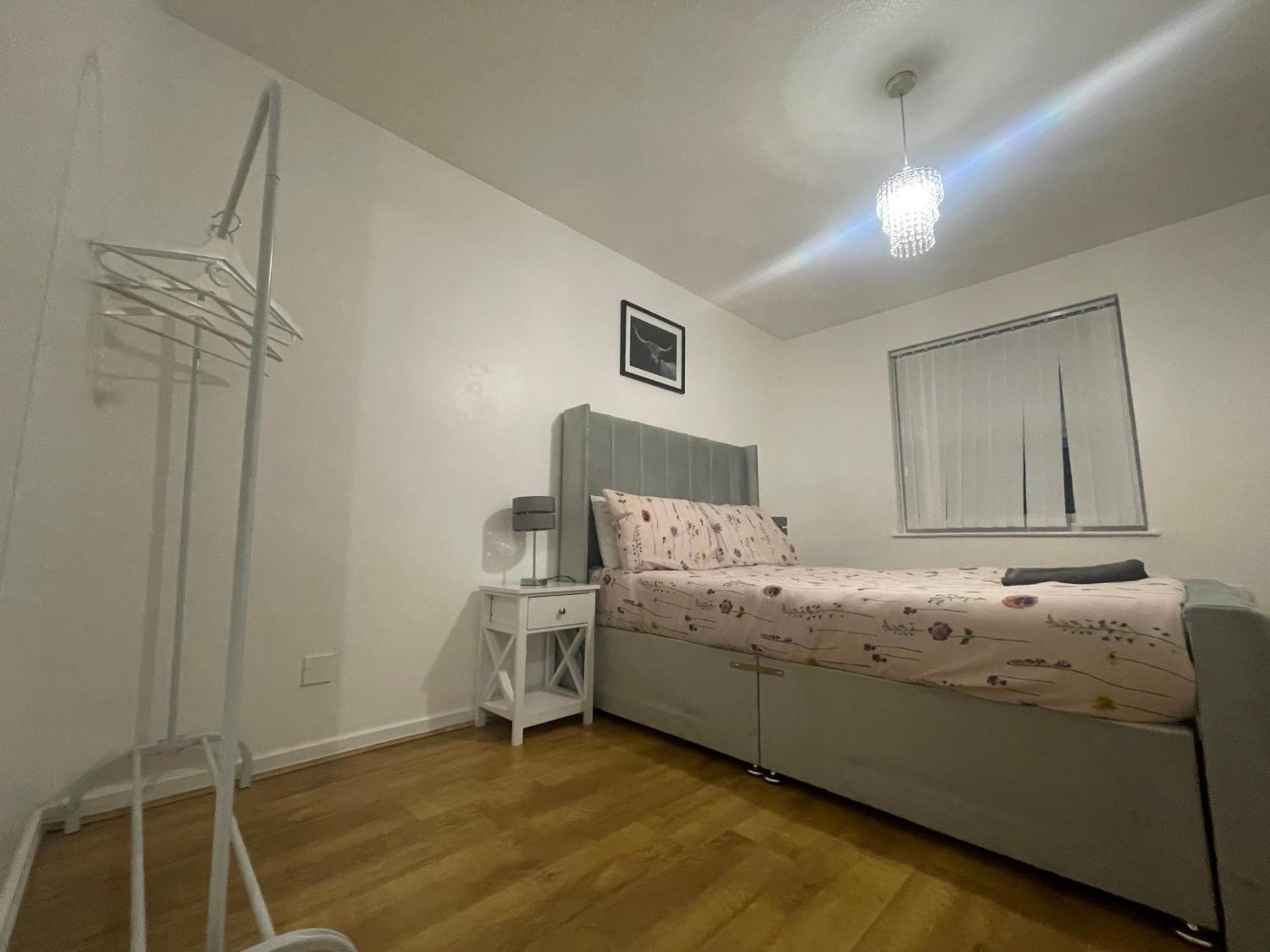 New! 4 Bedroom London House With Garden And Lawn Екстер'єр фото